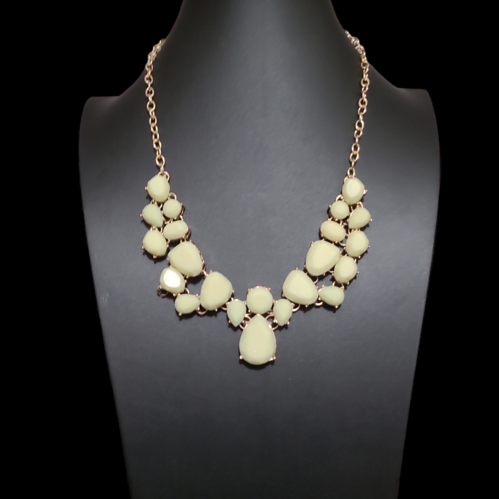 18" Vintage White Faceted Bib Necklace Lot 8